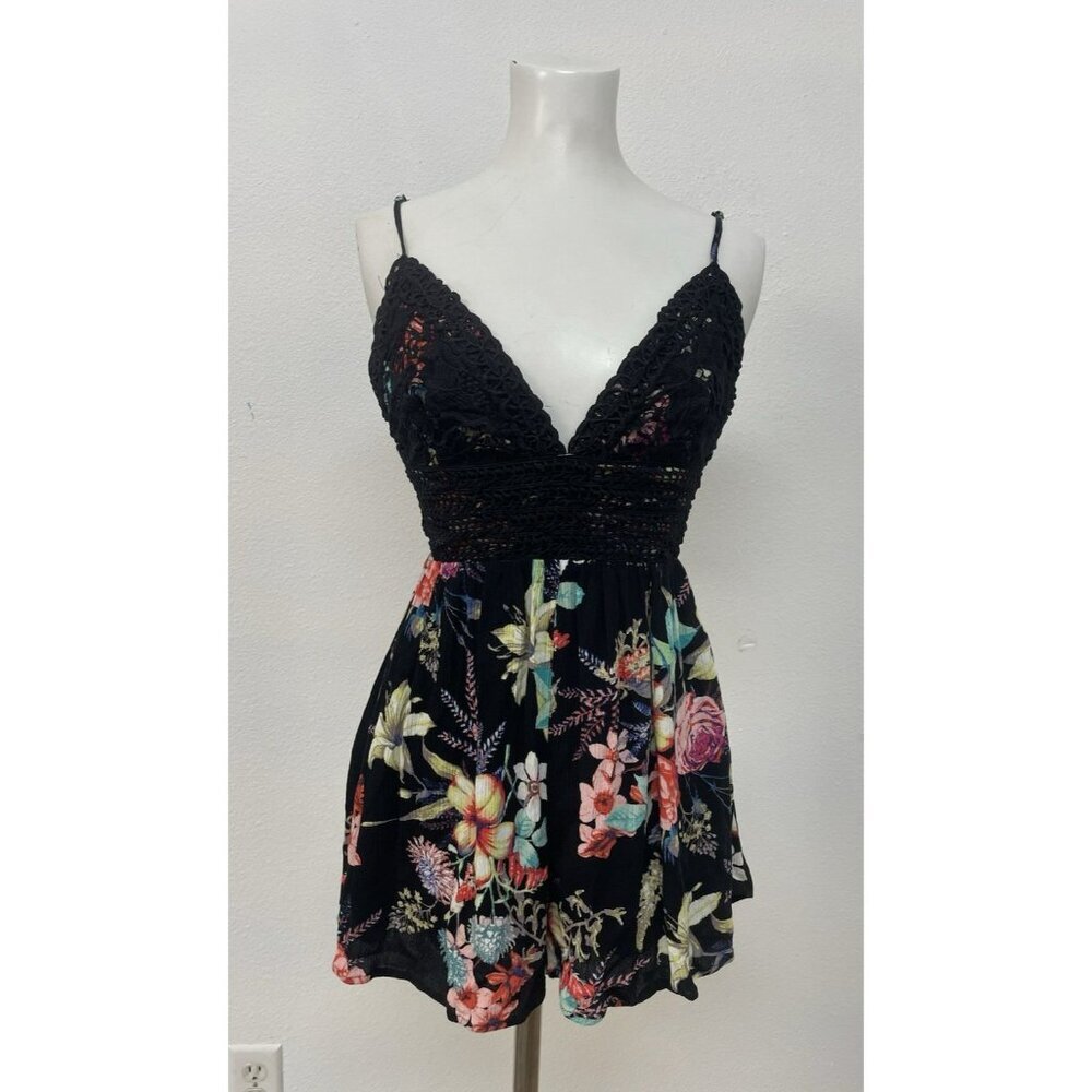 ILLA ILLA Romper Spaghetti Strap Tie Back Lined Crochet Halter V Neck Romper Med